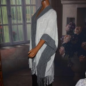 NWT Arianna Two Tone Sweater Cape Shawl Fringes
